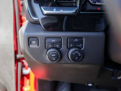 Used 2024 Chevrolet Silverado 1500 LT AWD/4WD image 18