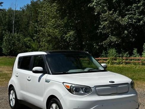 Used 2016 Kia Soul EV + w/ Sun & Fun Package FWD image 2