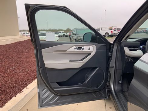 Used 2025 Ford Explorer Active w/ Active Comfort Package image 21