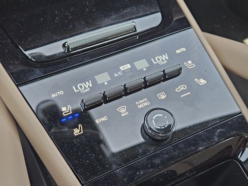 Certified 2026 Porsche Cayenne AWD/4WD image 19