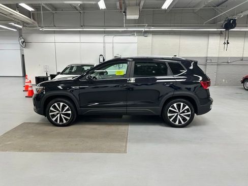 Certified 2023 Volkswagen Taos SE w/ Panoramic Sunroof Package AWD/4WD image 3