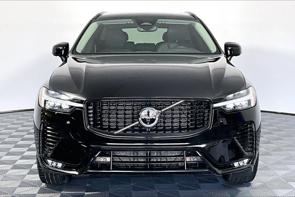 Used 2024 Volvo XC60 B5 Plus w/ Protection Package Premier AWD/4WD image 3