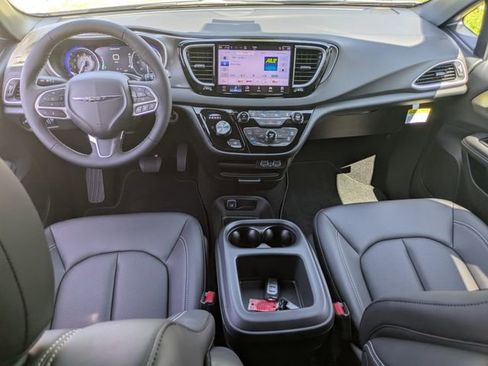 New 2025 Chrysler Voyager LX FWD image 14