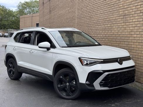 New 2025 Volkswagen Taos SEL image 38