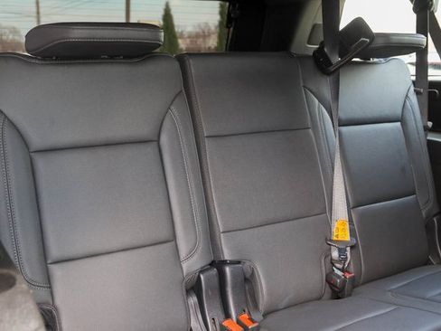 Used 2022 Chevrolet Suburban Z71 image 21