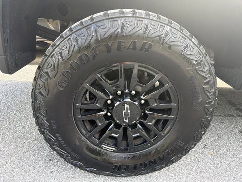 Used 2024 Chevrolet Silverado 2500 ZR2 w/ Technology Package AWD/4WD image 12