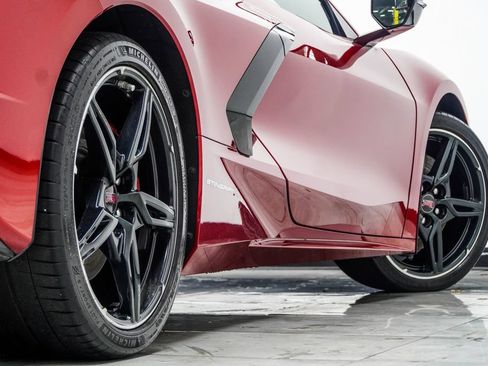 Used 2021 Chevrolet Corvette Stingray Coupe w/ Z51 Performance Package RWD image 20