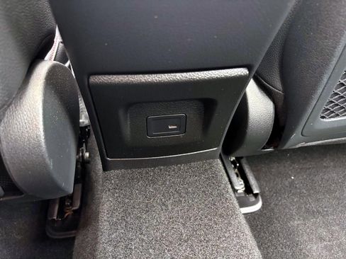 Used 2023 Mercedes-Benz CLA 250 4MATIC image 33