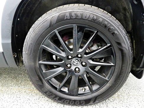 Used 2019 Toyota Highlander SE image 23