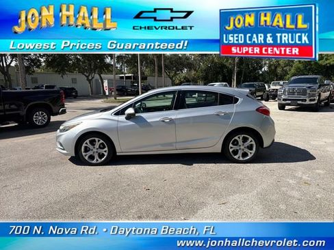 Used 2018 Chevrolet Cruze Premier FWD image 4