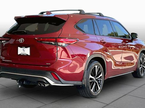 Used 2022 Toyota Highlander XSE FWD image 12