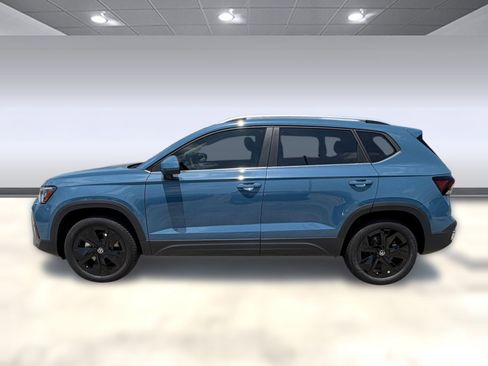 New 2026 Volkswagen Taos SE FWD image 2