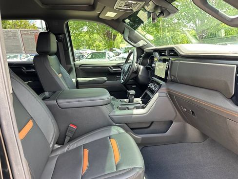 Used 2025 GMC Sierra 1500 AT4 w/ Technology Package AWD/4WD image 49