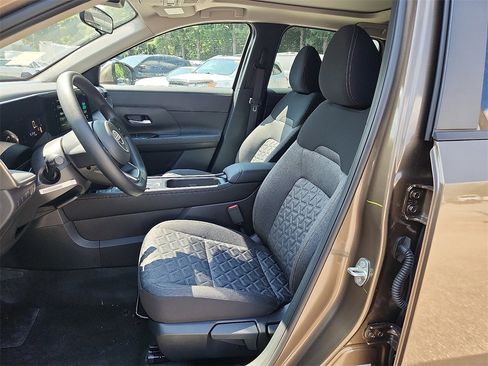 New 2025 Nissan Kicks SV w/ SV Premium Package image 6