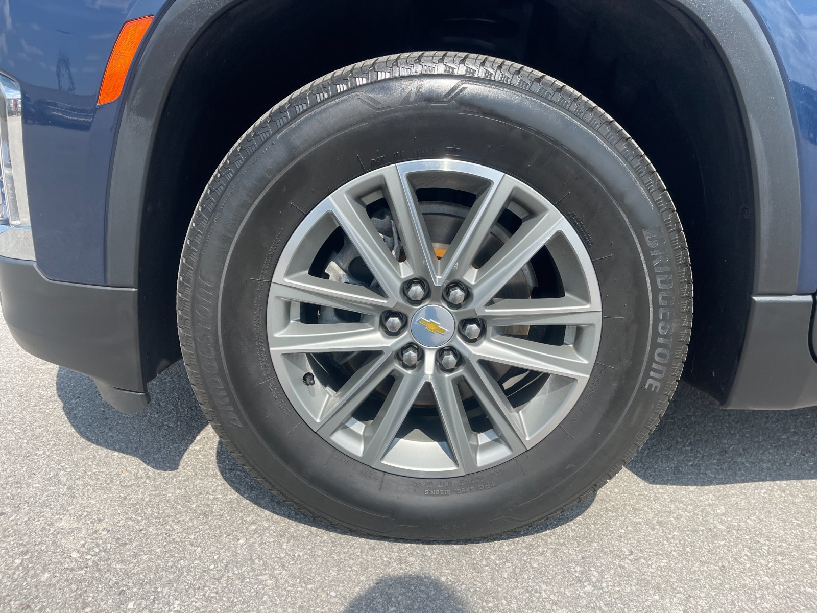 Used 2023 Chevrolet Traverse LT FWD image 32