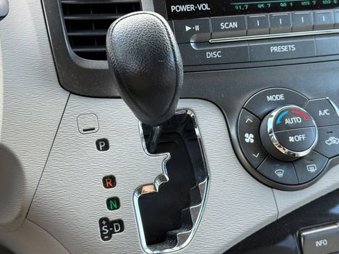 Used 2014 Toyota Sienna LE FWD image 34