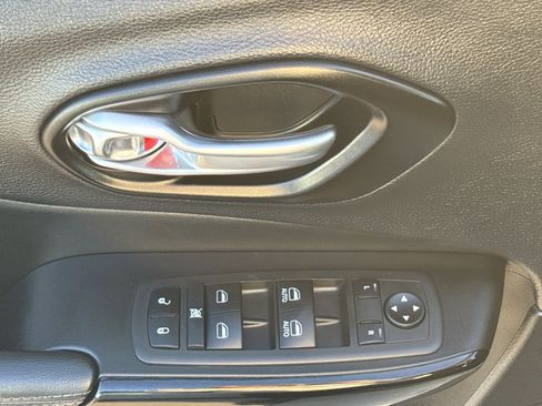 Used 2023 Jeep Cherokee Altitude Lux image 26