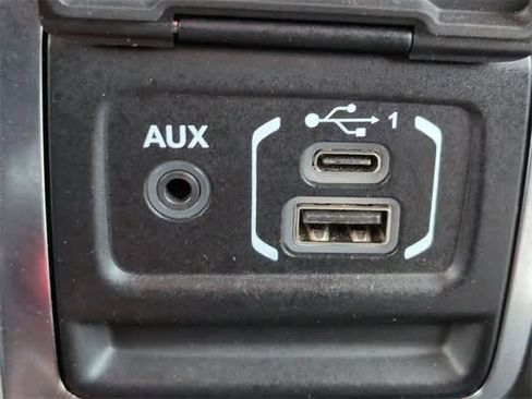 Used 2018 Jeep Wrangler Unlimited Rubicon image 31