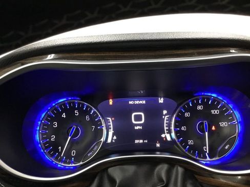 Used 2023 Chrysler Pacifica Limited image 38