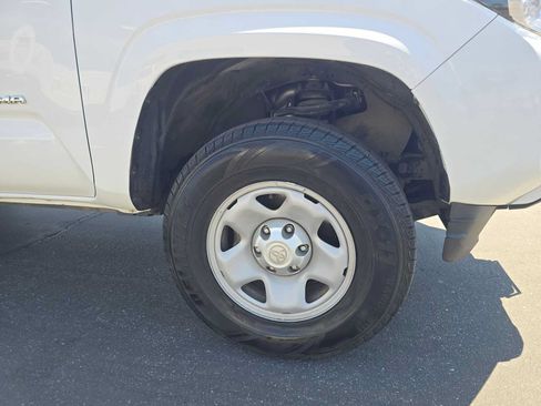 Used 2020 Toyota Tacoma SR5 RWD image 9