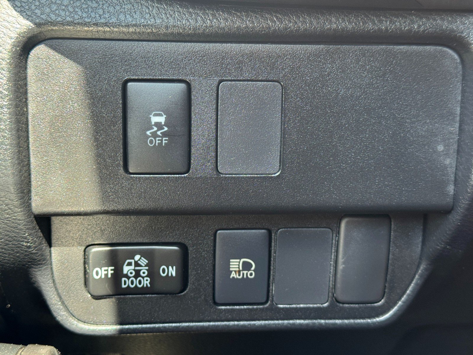 Used 2020 Toyota Tacoma SR5 RWD image 16