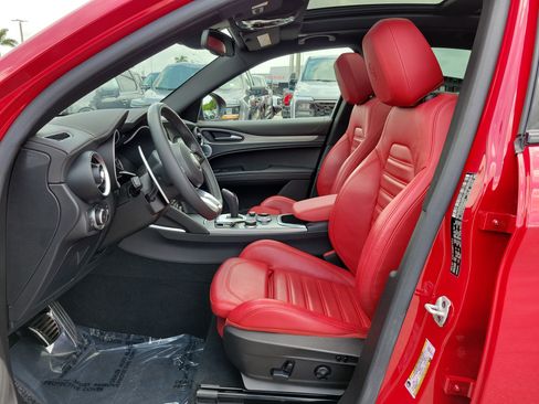 Used 2022 Alfa Romeo Stelvio Veloce AWD/4WD image 11