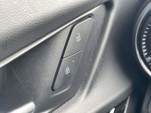 Used 2025 Chevrolet Equinox LT image 23