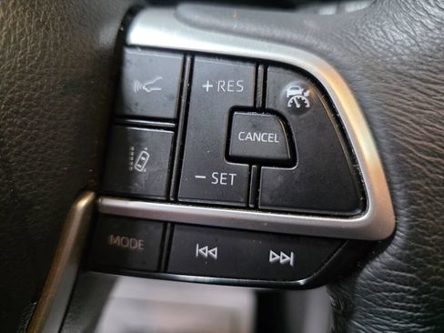 Used 2023 Toyota Sienna XLE AWD/4WD image 17