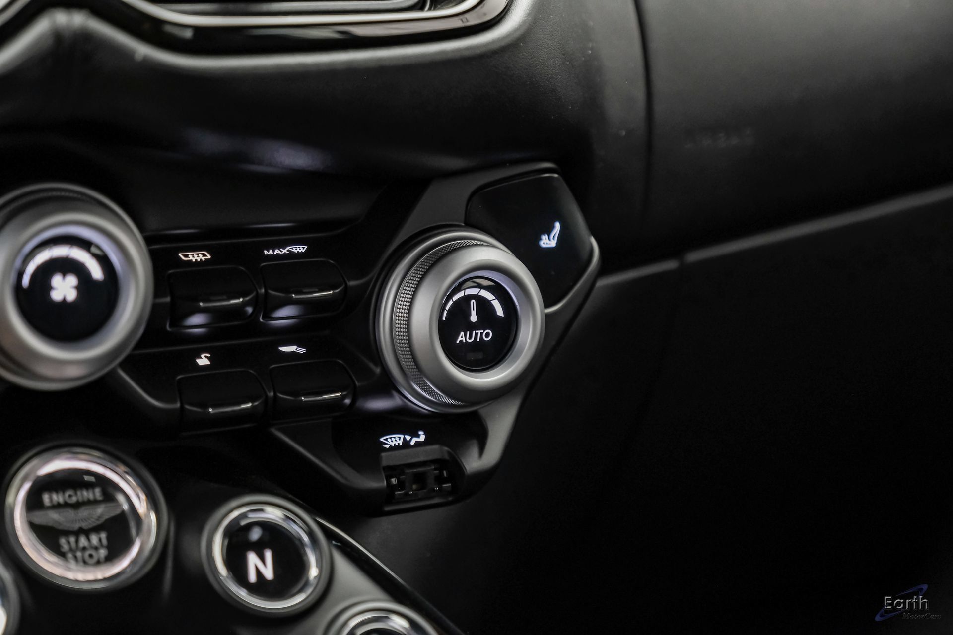 Used 2022 Aston Martin V8 Vantage Coupe RWD image 64