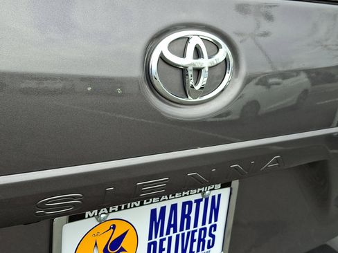 Used 2020 Toyota Sienna XLE w/ XLE Navigation Package image 20