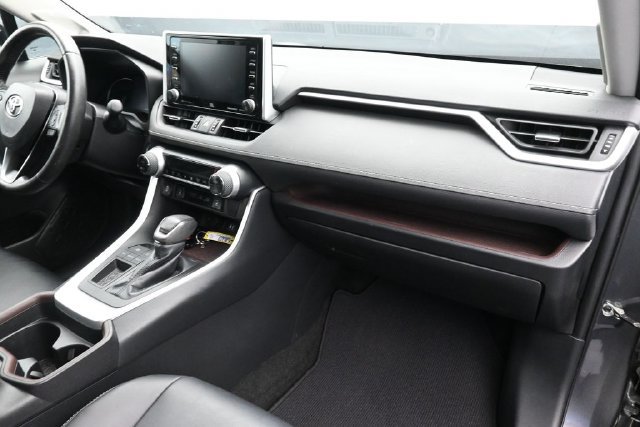Used 2019 Toyota RAV4 Limited FWD image 33