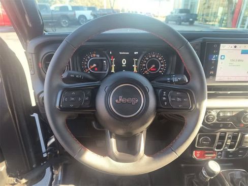 Used 2024 Jeep Gladiator Rubicon w/ Technology Group image 14