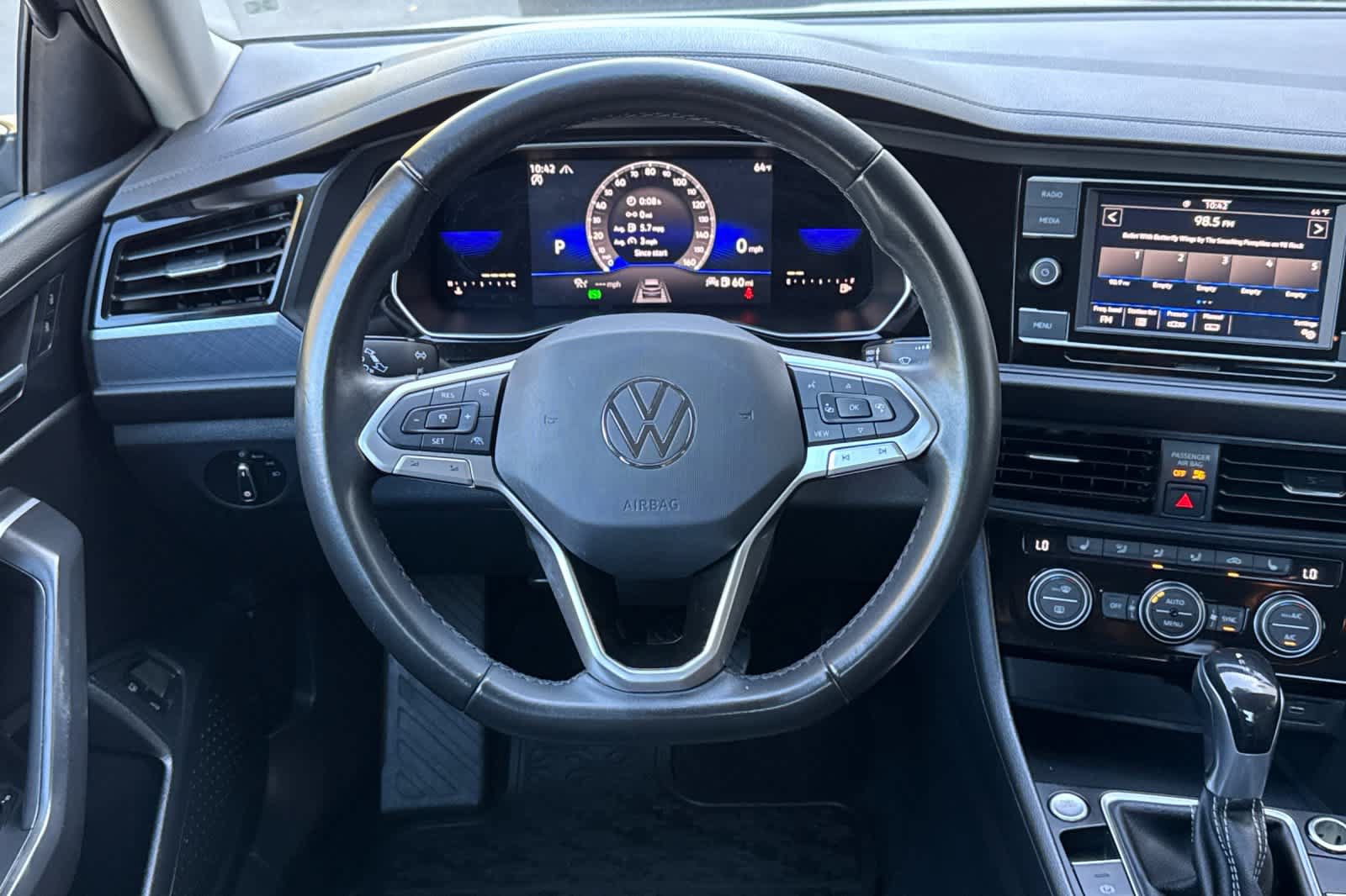 Used 2022 Volkswagen Jetta SE FWD image 14