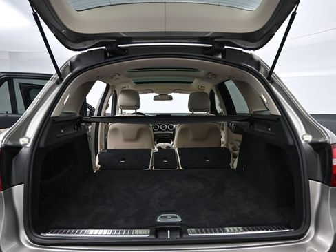 Used 2019 Mercedes-Benz GLC 300 4MATIC image 17