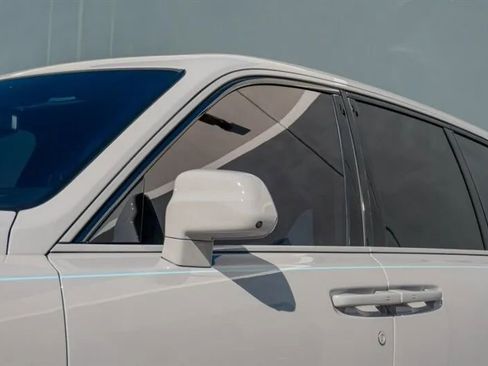 Used 2025 Rolls-Royce Cullinan Black Badge image 32