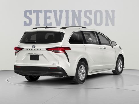 Used 2021 Toyota Sienna XLE w/ XLE Plus Package AWD/4WD image 2