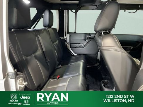Used 2017 Jeep Wrangler Unlimited Sahara AWD/4WD image 34