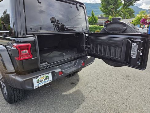 Used 2024 Jeep Wrangler Unlimited Sahara AWD/4WD image 12