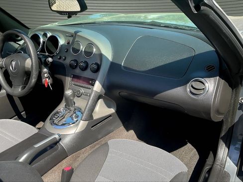 Used 2009 Pontiac Solstice Convertible w/ Preferred Package RWD image 23
