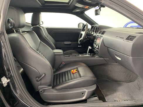 Used 2010 Dodge Challenger R/T RWD image 31