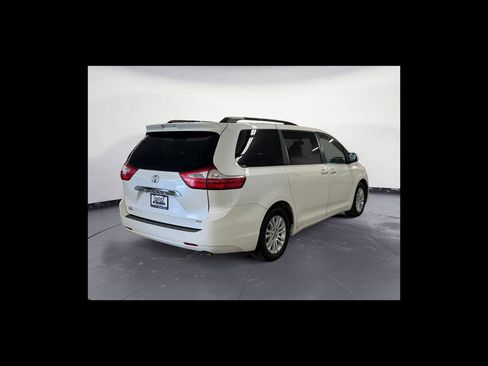 Used 2015 Toyota Sienna XLE FWD image 6