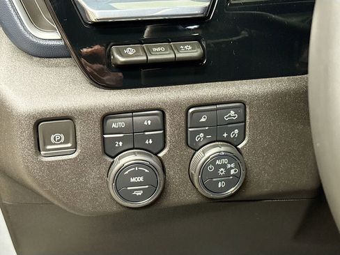 Used 2024 Chevrolet Silverado 1500 High Country w/ Technology Package image 13