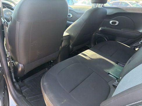 Used 2018 Kia Soul + image 10
