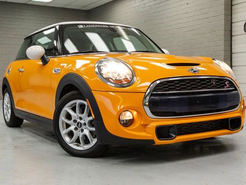 Used 2017 MINI Cooper S image 1