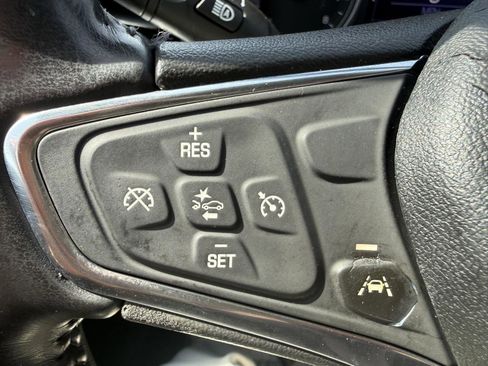 Used 2020 Chevrolet Equinox LT image 11