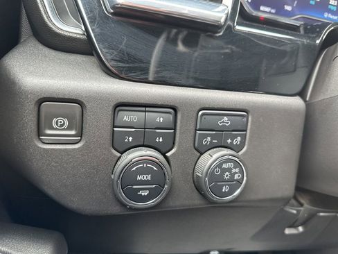 Used 2022 Chevrolet Silverado 1500 LT Trail Boss w/ Convenience Package II image 16