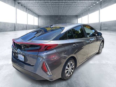 Used 2022 Toyota Prius Prime LE FWD image 3