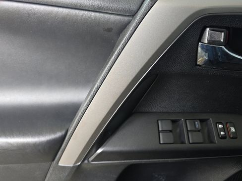 Used 2017 Toyota RAV4 XLE AWD/4WD image 8
