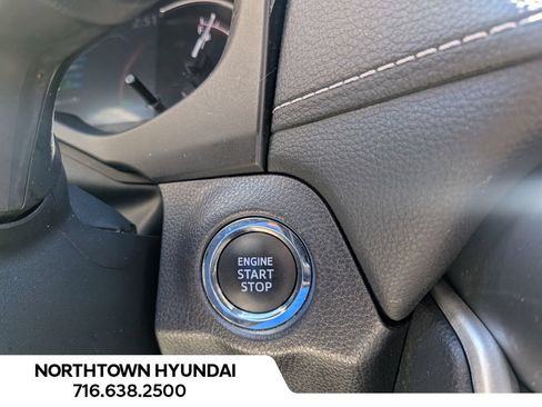 Used 2025 Toyota RAV4 XLE AWD/4WD image 17