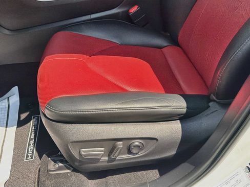 Used 2024 Toyota Highlander XSE AWD/4WD image 19